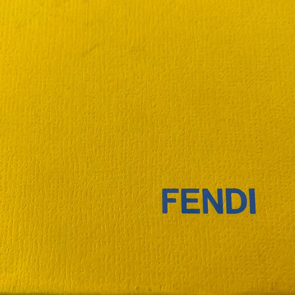 Fendi - Picture 2 of 7